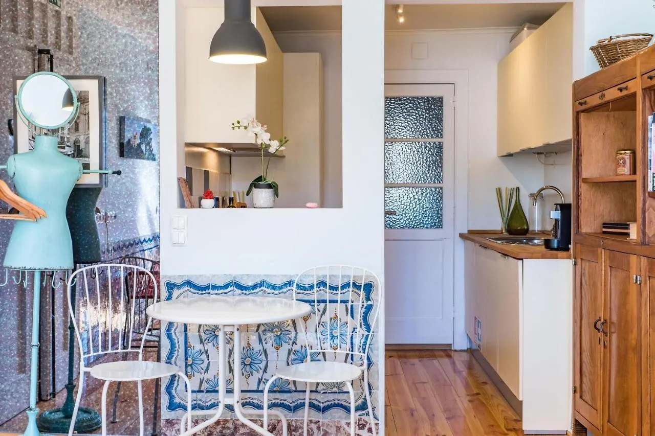 Lisbon Heart Apartments - Yellow Apartment By Lovelystay
